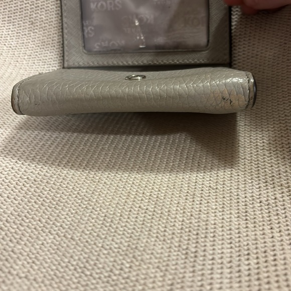 Women’s Michael Kors wallet - Picture 4 of 4